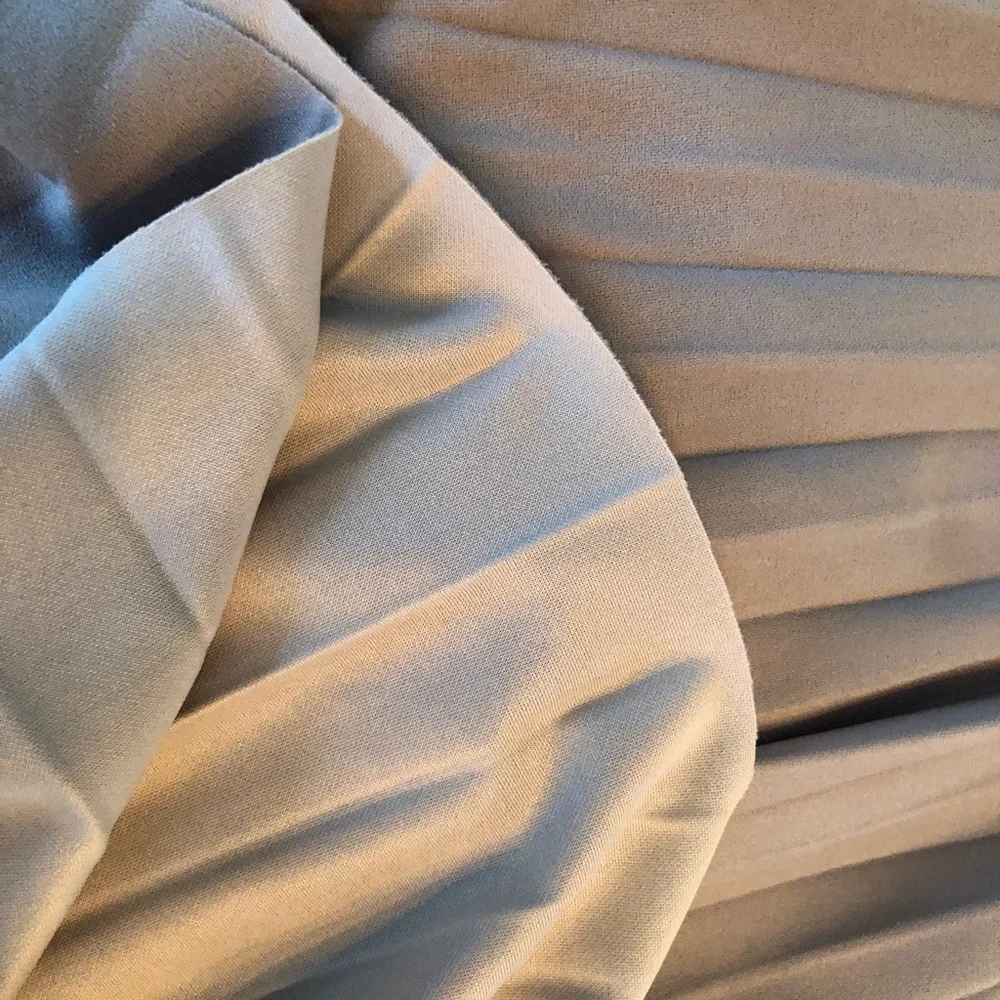 ❗️❗️SOLD ❗️❗️Grey pleated accordion skirt - Picture 3 of 6